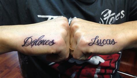 Los Tatuajes De Nombres En La Mano Tatuantes