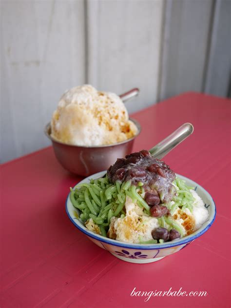 说起马来西亚美食，你会想到什么？!这集 #吃饱饱 就要带大家去吃到 kwong wah ice kacang 这家融合马来西亚多元文化美食的kopii茶铺，超适合带国外朋友来品尝的哟～ #onefm #happyhour #food #entertainment #kwongwahicekacang. Kwong Wah Ice Kacang, Section 17 - Bangsar Babe