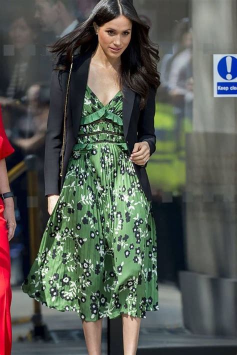 Capturing a boho chic aesthetic with a recent outdoor interview with gloria steinem — the duchess is filling her wardrobe. Meghan Markle Style: Best Casual Clothes | News | Editorialist