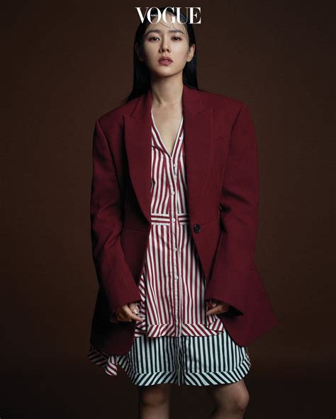 Son ye jin is a visual queen, who slays her red carpet appearances! Son Ye Jin and Hyun Bin Vogue photoshoot #SonYeJin # ...