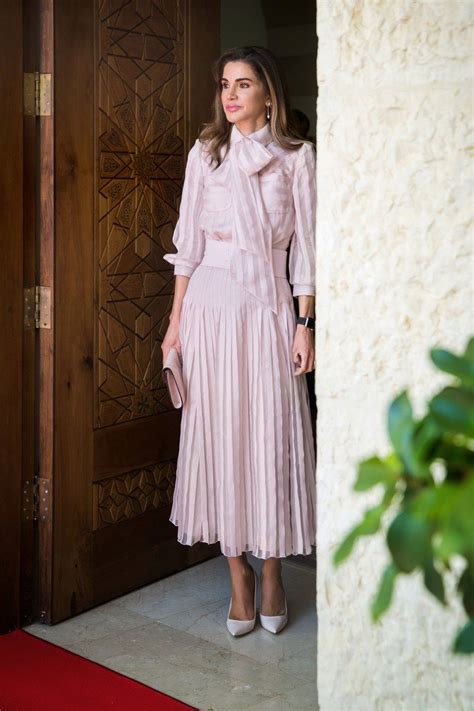 Queen Rania Of Jordan Already Has The Must Have Skirt Youll Be Wearing Next Spring Queen