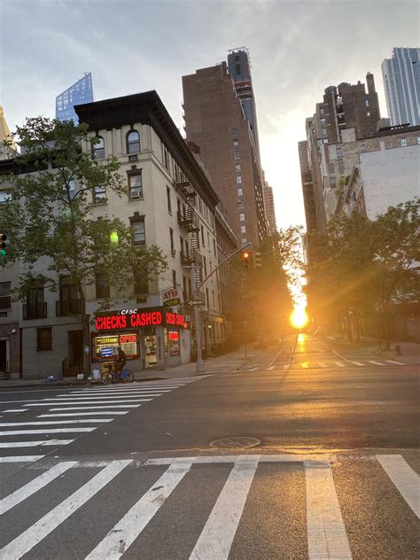 Manhattanhenge First Time Seeing It Took A Quick Picture Rsunset