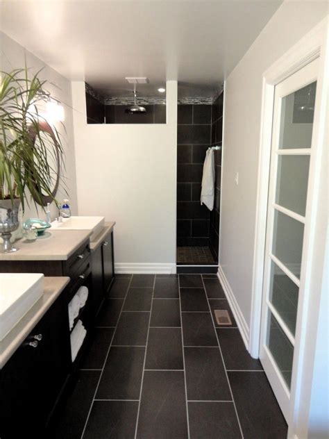 Elegance Narrow Bathroom Design With Round Mirror And Black White Shade Wall Modern Narrow Bat
