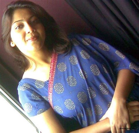 Hot Desi Beautiful Stunning Aunty From Delhi In Saree Photos Latest Tamil Actress Telugu