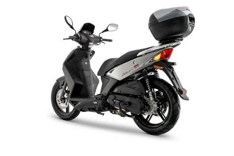 Por eso, este scooter no se limita a cumplir con la exigente normativa euro 5, sino que reduce sus. KYMCO Agility City 125 | Precio, Ficha Tecnica, Opiniones ...