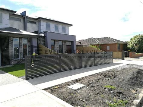 To hold the fence slat securely in place and fit any fence or project requirements, our privacy slats have the ability to lock at the top or bottom of the inserts. Aluminium Fencing Melbourne - Metal Slat Fence Quotes