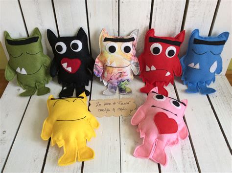 Basta prendere tutte le emozioni e inserirle ognuna in un barattolo. I COLORI DELLE EMOZIONI....simpatici "Mostrini"in ...