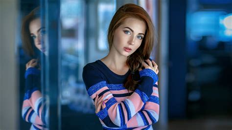 Wallpaper 500px Women Model Brunette Sweater Reflection Hands