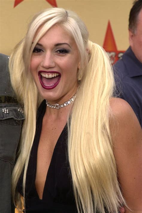 Gwen Stefani With Platinum Hair Gwen Stefanis Natural Hair Color Is