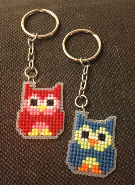 Owl cross stitch keyrings on plastic canvas Узоры пластикового холста