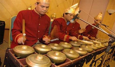 Saluang hampir mirip dengan seruling bambu biasa, hanya saja alat musik. Khansa Fahira : Tugas Seni Budaya