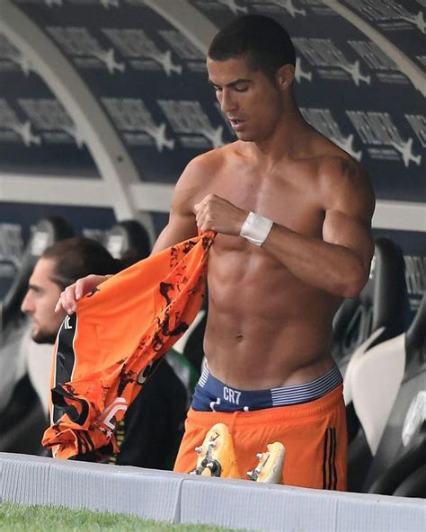 Cristiano Ronaldo Shirtless 1 Photo The Viral Guy