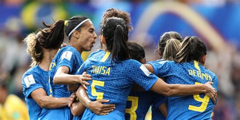 De acordo com dados levantados pelo footstats, além de marcar um gol e dar … EVIDENCIE-SE - Seleção Brasileira Feminina é superada pela ...
