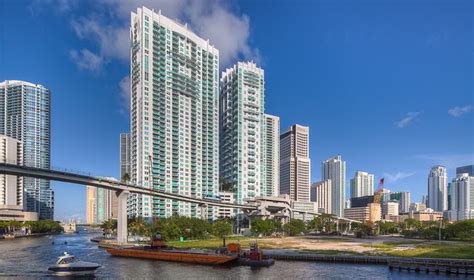 Encuentre lanzamientos y desarrollos inmobiliarios en miami. Brickell Skyline from the Miami River | Flickr - Photo ...