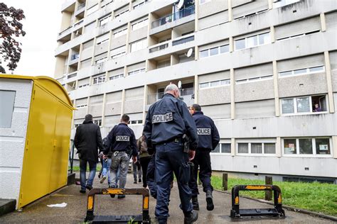 Au registre de l'état civil. Edition Besançon | Besançon : Planoise, parmi les 30 ...