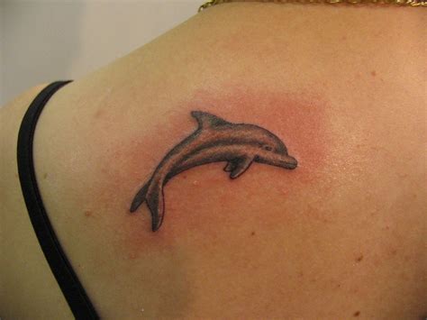 dolphin by tat2 la badass tattoos body art tattoos small tattoos cool tattoos tatoos pretty