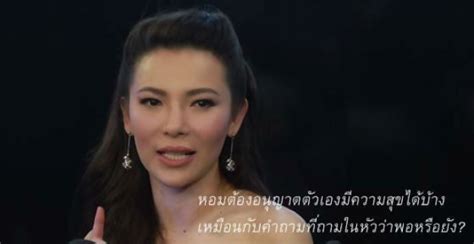 ที่ศาลจังหวัดมุกดาหาร หลังจากที่ตำรวจคุมตัว ลุงพล ไปขออำนาจศาลฝากขัง ทางด้านแม่น้องชมพู มาพร้อมกับญาติ พร้อมคัดค้านการประกันตัว… แซบถึงใจ!!! คำคม-ประโยคเด็ดจากดีเจต้นหอม จี๊ดคนอกหักแน่นอน