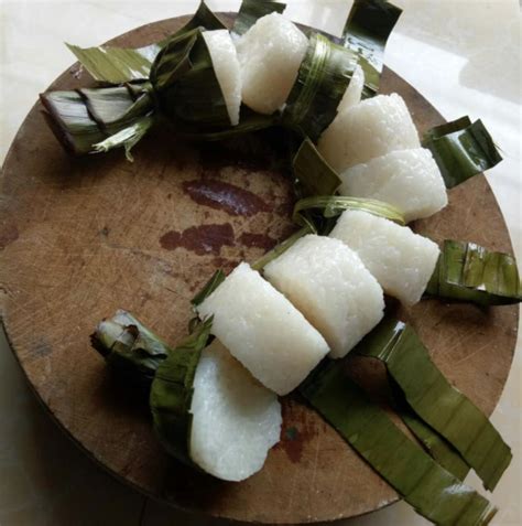 Ketupat pulut adalah antara makanan yang paling digemari ketika hari perayaan. Resepi Ketupat Daun Pisang