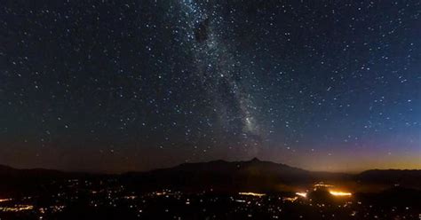 Milky Way Lights Up In Stunning Time Lapse Video Cbs News