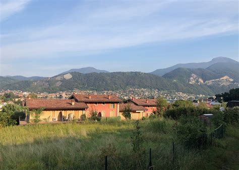 Though franciacorta and prosecco are both italian sparklers, their similarity pretty much ends there. Unterwegs in der Franciacorta - Ulrike Schmid