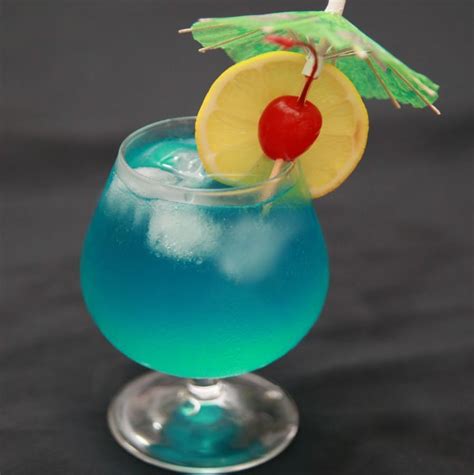 How To Make A Blue Hawaii Blue Hawaii Cocktail Decorations Summer