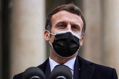法蘭西共和國總統（法語：président de la république française），簡稱法國總統，是法国的國家元首。總统是國家元首和武裝部隊最高司令。現時的法國是第五共和，根據1958年的《法國憲法》，法國總统與總理領導的內閣執掌行政權，由全體法國合資格選民. 武漢肺炎》又一元首染疫!法國總統馬克宏確診 將隔離7天 - 國際 - 自由時報電子報