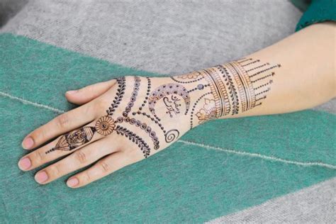 Discover More Than 85 Tattoo For Girls Mehndi Thtantai2