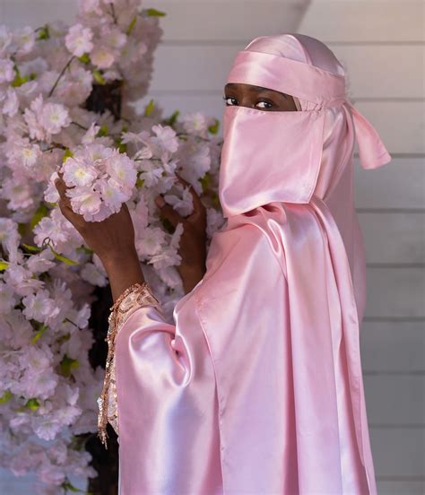The Whole World S A Stage For This Niqabi Fashionista