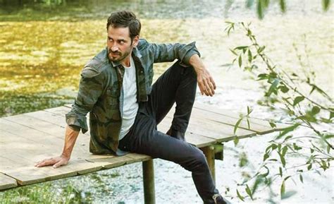 He first studied submarine technologies and received diving lessons. Burak Yamantürk Kimdir?
