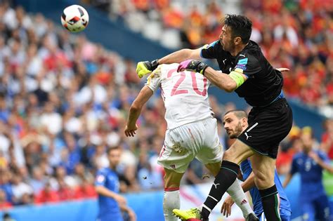 A itália vai a campo com: Veja fotos de Itália x Espanha - Gazeta Esportiva