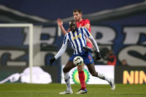 Avenida general norton de matos 1500. 90PLUS | Benfica gegen Porto: Portugiesischer 'O Clássico ...