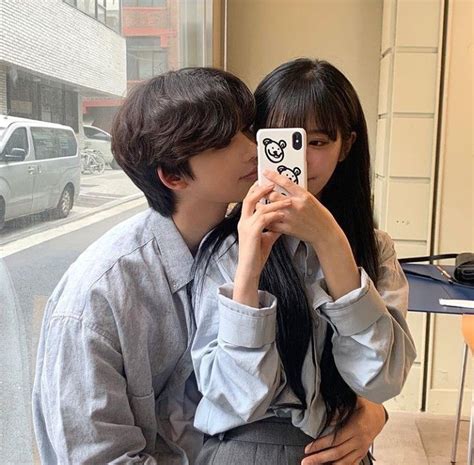 𝐡𝐨𝐥𝐝𝐢𝐧𝐠𝐡𝐚𝐧𝐝𝐬 Cute Couples Korean Couple Ulzzang Couple