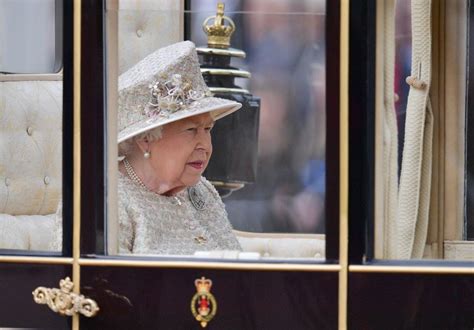 Mutlu yaşların olsun queen elizabeth ii. Kraliçe 2. Elizabeth için resmi geçit (93. doğum günü) | NTV