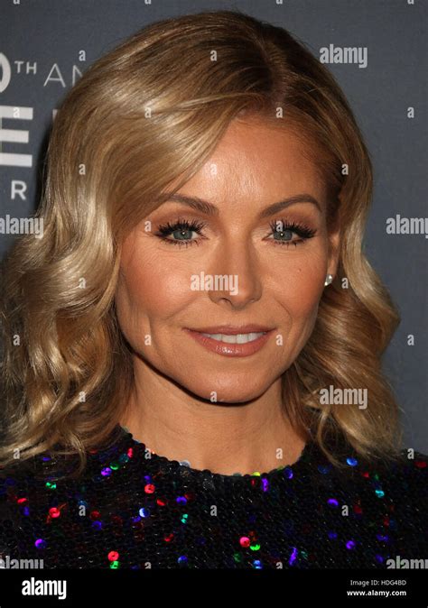 Kelly Ripa Headshot High Resolution Stock Photography And Images Alamy