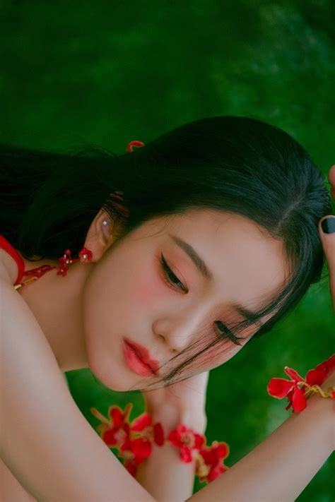 Blackpink Jisoo Completes Solo Projects With Enchanting Flower