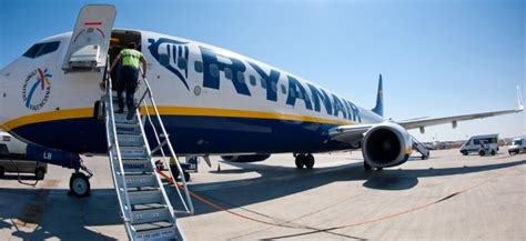 Wie wird sich ryanair jetzt weiter entwickeln? Ryanair-Aktie knickt ein: Ryanairs Geschäft bricht im ...