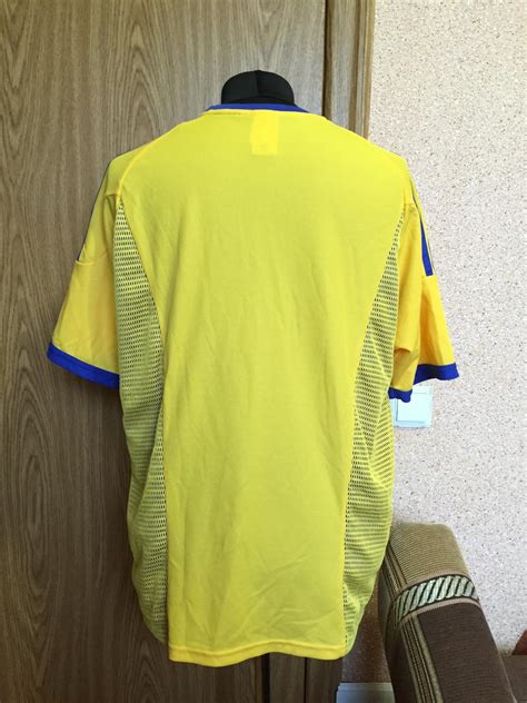 Photos have been provided when available and the list is ordered by. Sweden Home football shirt 2002 - 2004.