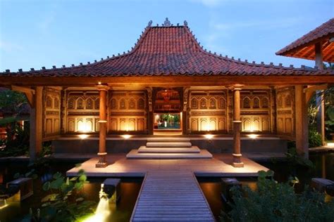 Atap joglo berbentuk tajug, semacam atap piramidal yang mengacu. 45 Desain Rumah Joglo Khas Jawa Tengah - Indonesia adalah ...