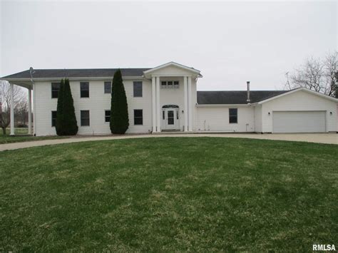 Bluff cabins, located in savanna, illinois, is at calhoun street 1000. 9304 Scenic Bluff Rd, Savanna, IL - 6 Bed, 5 Bath Single ...