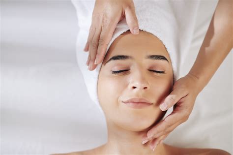 Premium Photo Rejuvenating Face Massage