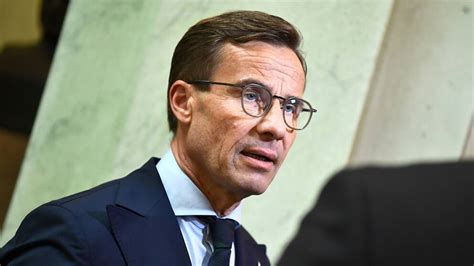 Ulf kristersson öppnar för förhandlingar med sverigedemokraterna. Ulf Kristersson: Vi röstar för regeringens förslag | SVT ...
