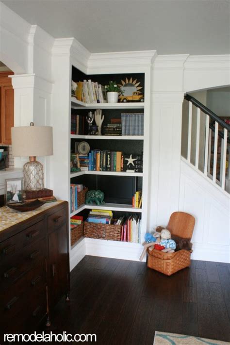 If you are sharing your finished diy project, please explain how it was done. Remodelaholic | Home Sweet Home on a Budget: Built Ins