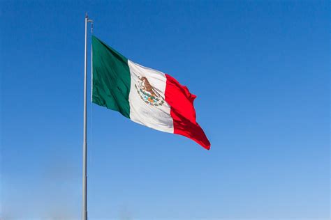 Su día se celebra el 24 de febrero. Día de la Bandera de México: orgullo nacional, libertad ...