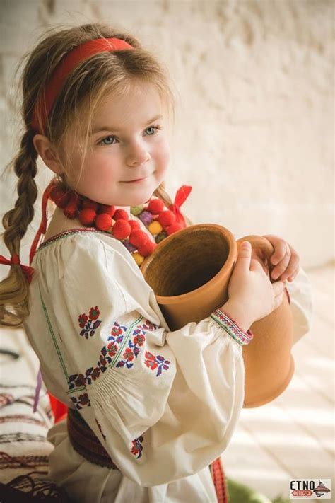 Pin On 8 Ukrainian Beautiful Ethnic And Folk Fashion