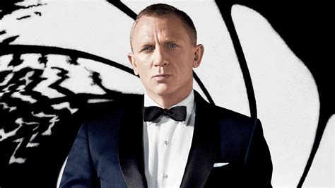 Download James Bond Daniel Craig Movie Skyfall Hd Wallpaper