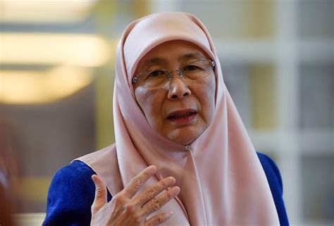 Dewan perniagaan amerika malaysia (amcham) meminta kementerian sumber manusia supaya mempertimbangkan semula proses penggajian pekerja asing yang memerlukan majikan untuk mengiklankan kekosongan jawatan di portal pekerjaan nasional, myfuturejobs, berkuat kuasa 1 november. Pengambilan pekerja asing dilonggarkan untuk tambah ...