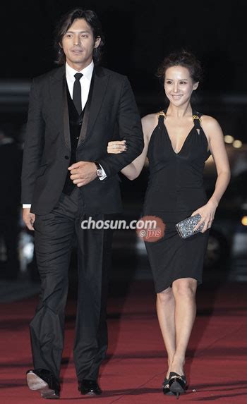 Stars On The Red Carpet At Daejong Film Awards The Chosun Ilbo