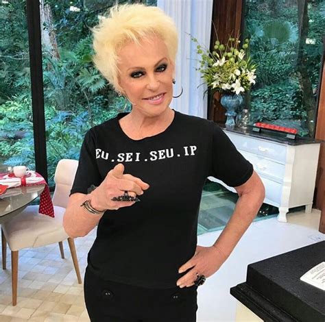 She is an actress, known for crô: Camiseta de Ana Maria Braga rouba a atenção dos seus ...