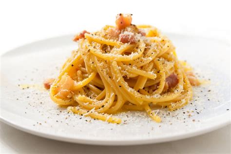 Traditional Spaghetti Alla Carbonara Mamablip