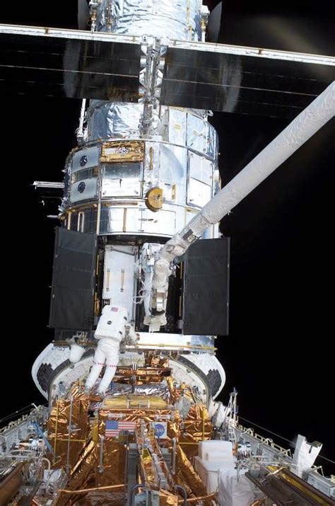 Photos Nasas Hubble Space Telescope Servicing Missions Space